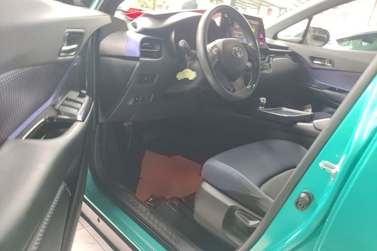 Used Toyota C-HR 2018 2.0L Luxury Edition China V Standard Driver Seat
