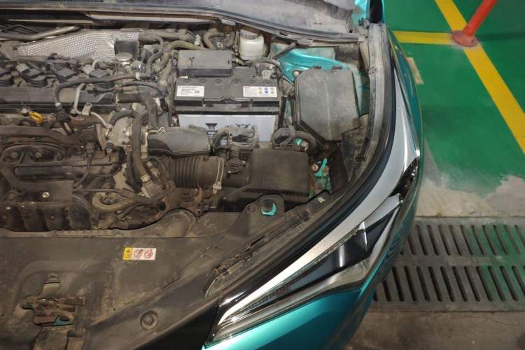 Used Toyota C-HR 2018 2.0L Flagship Version China V Standard Engine Bay Left