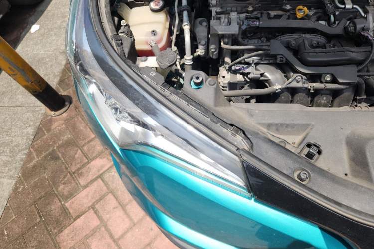 Used Toyota C-HR 2018 2.0L Leading with Sunroof China V Standard Engine Bay Right