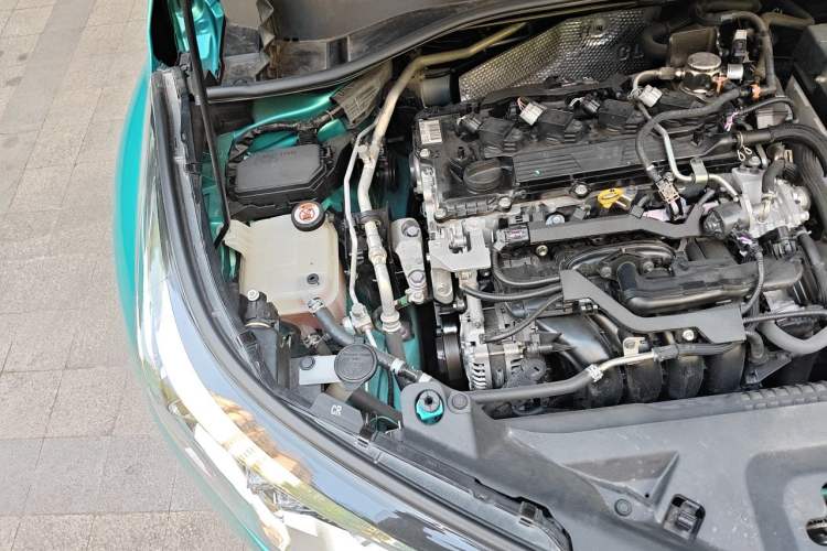 Used Toyota C-HR 2018 2.0L Leading Edition China VI Engine Bay Right