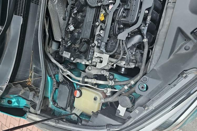 Used Toyota C-HR 2018 2.0L Luxury Edition China V Standard Engine Bay Right