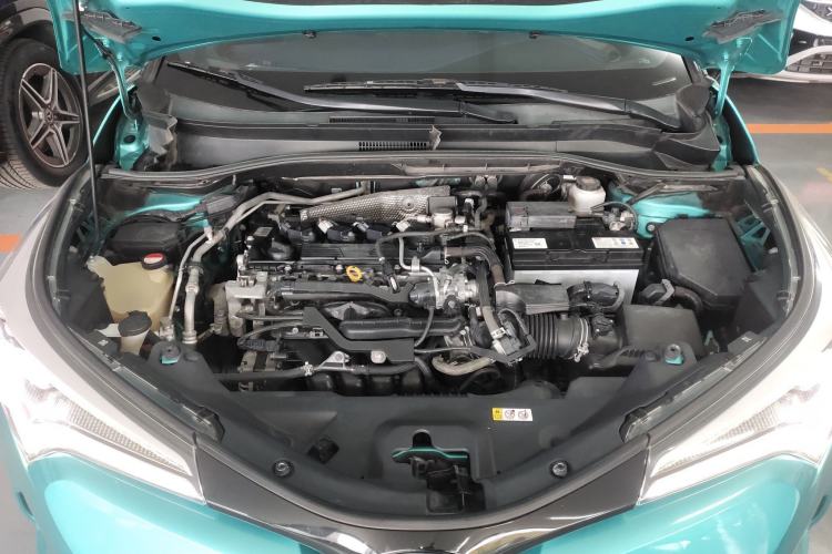 Used Toyota C-HR 2018 2.0L Luxury Edition China VI Standard Engine Bay