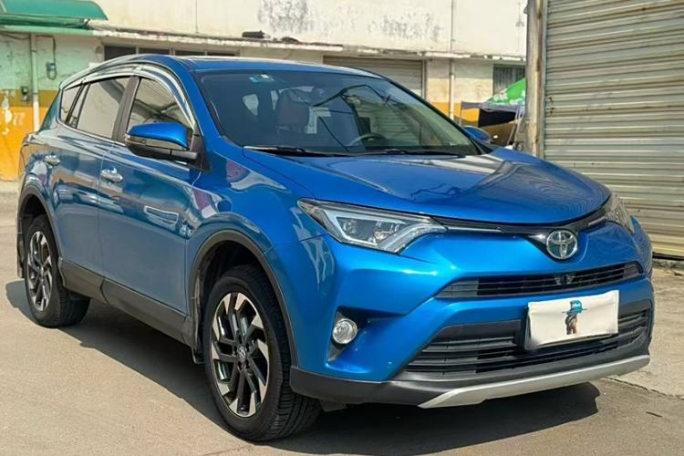 Used Toyota C-HR 2018 2.0L Leading with Sunroof China V Standard Exterior 2