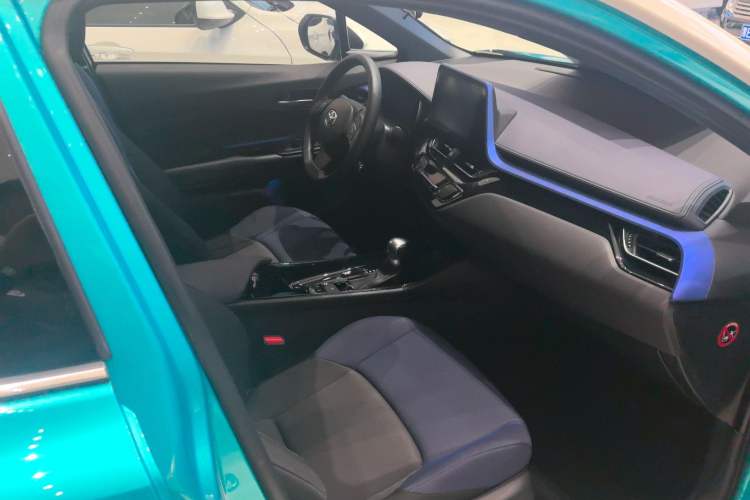 Used Toyota C-HR 2018 2.0L Leading Edition China V-standard Exterior 5