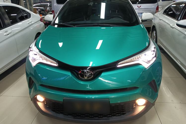 Used Toyota C-HR 2018 2.0L Luxury Sunroof Version China VI Standard Front