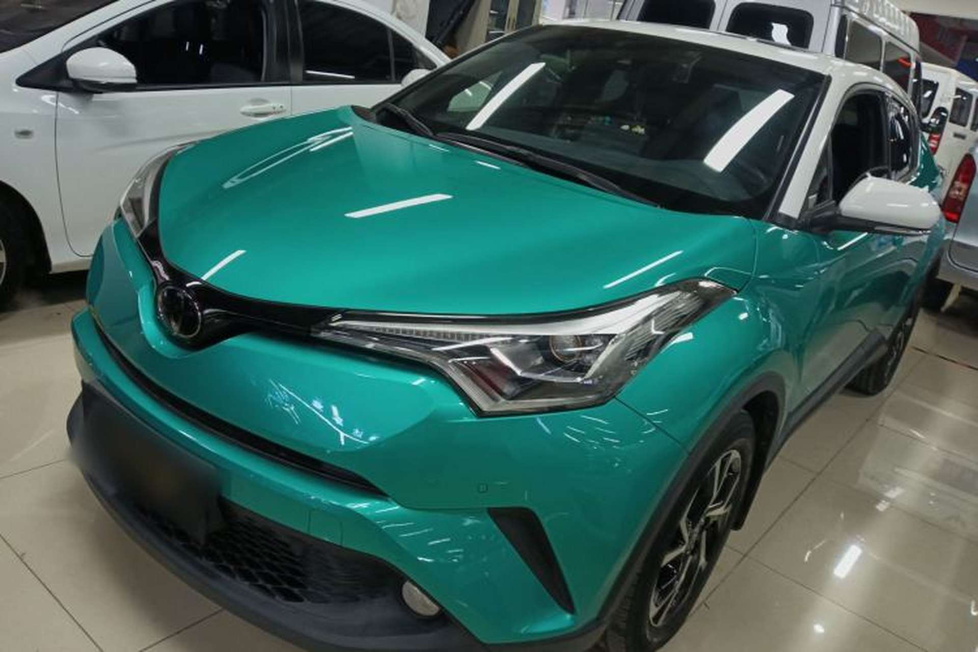 Used Toyota C-HR 2018 2.0L Luxury Sunroof Version China VI Standard Front Left 45 Deg