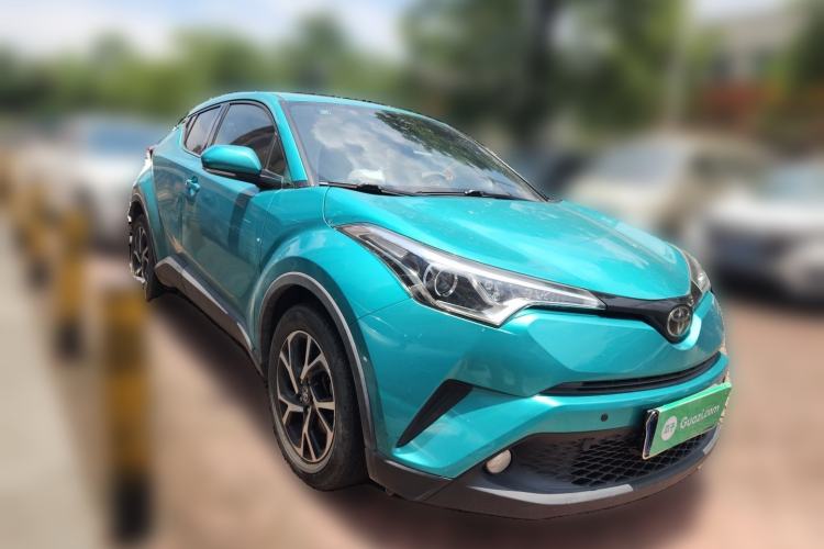 Used Toyota C-HR 2018 2.0L Leading with Sunroof China V Standard Front Right 45 Deg