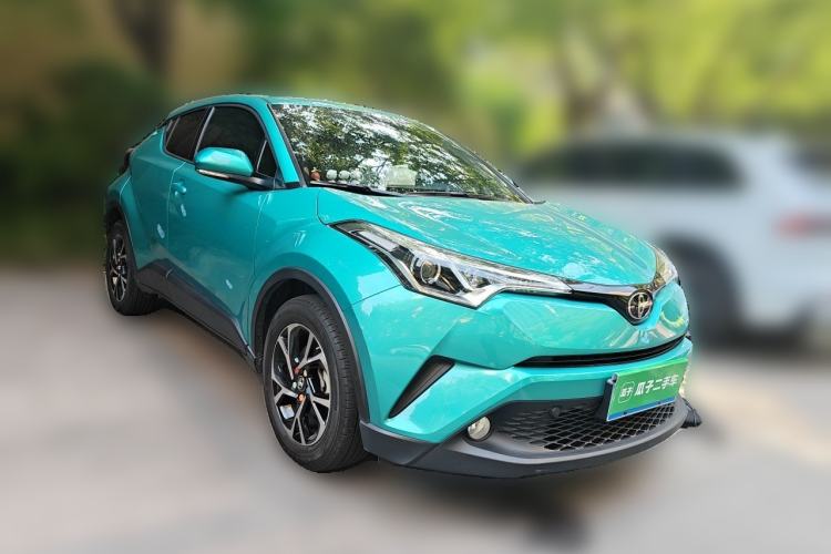 Used Toyota C-HR 2018 2.0L Leading Edition China VI Front Right 45 Deg