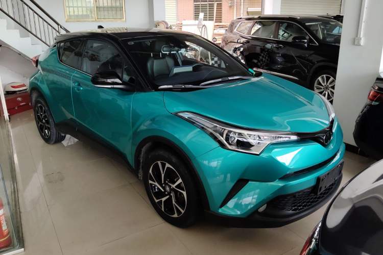 Used Toyota C-HR 2018 2.0L Leading Edition China V-standard Front Right 45 Deg