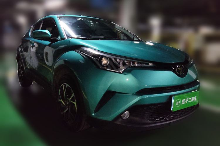 Used Toyota C-HR 2018 2.0L Leading Edition China V-standard Front Right 45 Deg