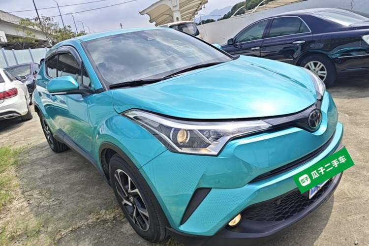 Used Toyota C-HR 2018 2.0L Leading Edition China V-standard Front Right 45 Deg