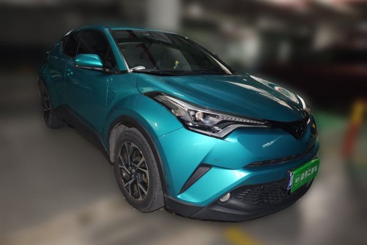 Used Toyota C-HR 2018 2.0L Flagship Version China V Standard Front Right 45 Deg