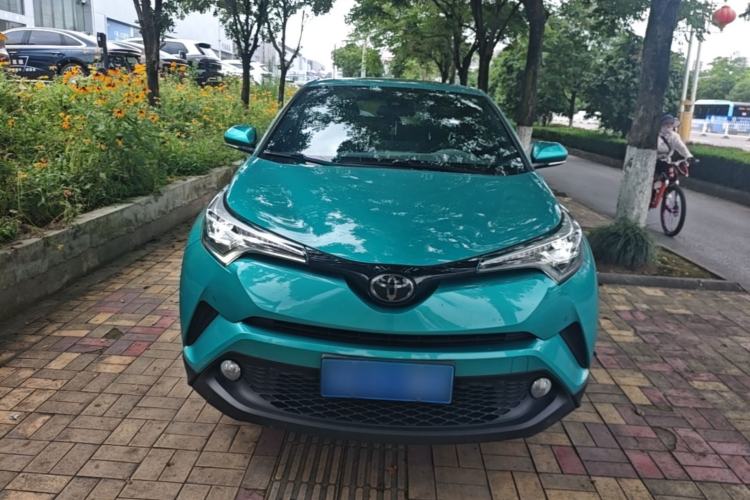 Used Toyota C-HR 2018 2.0L Luxury Sunroof Version China V Emission Standard Front