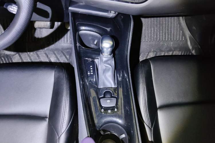 Used Toyota C-HR 2018 2.0L Leading Edition China V-standard Gear Lever