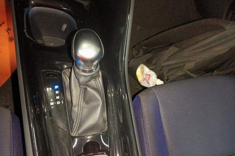 Used Toyota C-HR 2018 2.0L Luxury Sunroof Version China VI Standard Gear Lever