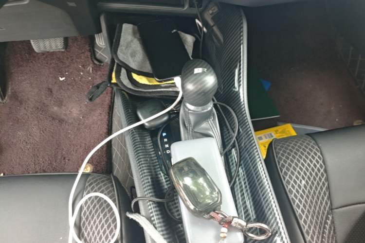 Used Toyota C-HR 2018 2.0L Luxury Sunroof Version China V Emission Standard Gear Lever