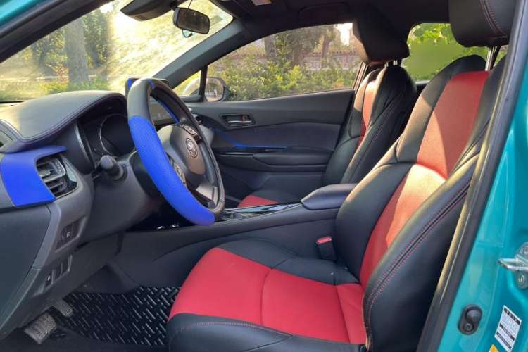 Used Toyota C-HR 2018 2.0L Leading with Sunroof China VI Standard Interior 1