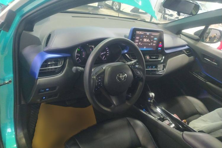 Used Toyota C-HR 2018 2.0L Leading Edition China VI Interior 2
