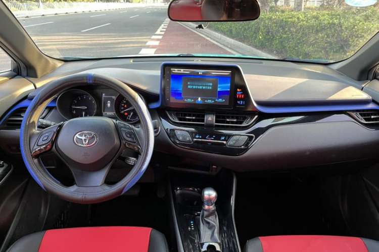 Used Toyota C-HR 2018 2.0L Leading with Sunroof China VI Standard Interior 2