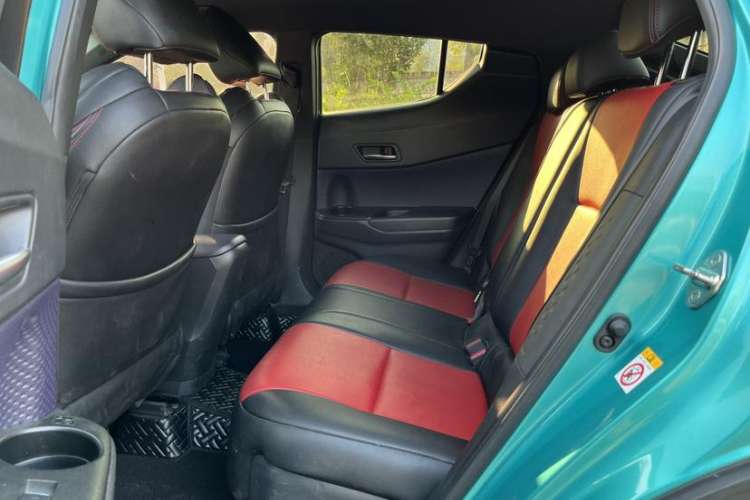 Used Toyota C-HR 2018 2.0L Leading with Sunroof China VI Standard Interior 3