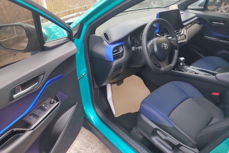 Used Toyota C-HR 2018 2.0L Leading Edition China V-standard Interior 3