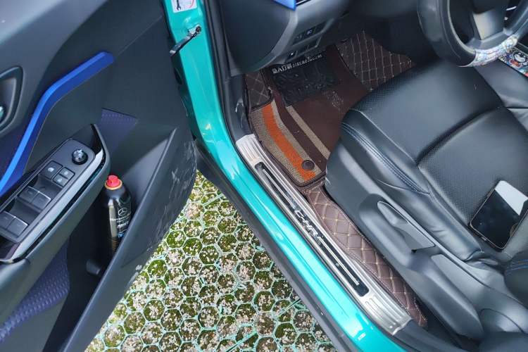 Used Toyota C-HR 2018 2.0L Leading Special Edition China V Standard Interior 3