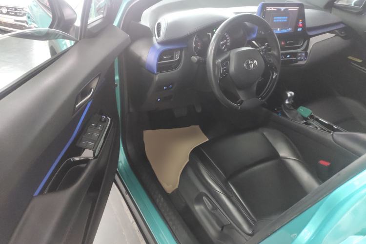 Used Toyota C-HR 2018 2.0L Luxury Edition China VI Standard Interior 3
