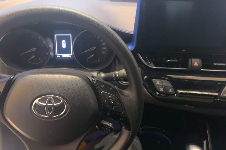 Used Toyota C-HR 2018 2.0L Leading Edition China V-standard Interior 3