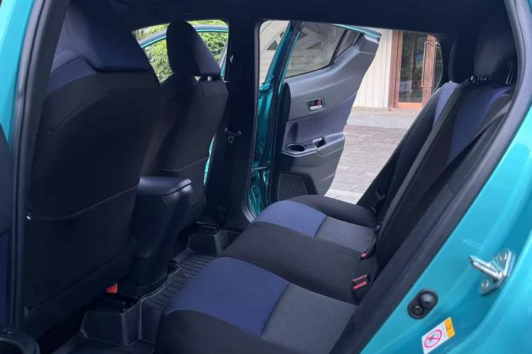 Used Toyota C-HR 2018 2.0L Luxury Edition China V Standard Interior 3