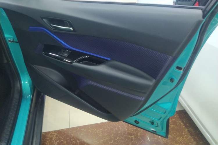 Used Toyota C-HR 2018 2.0L Leading Edition China VI Interior 5