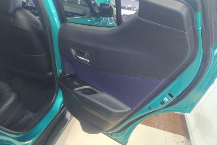 Used Toyota C-HR 2018 2.0L Leading Edition China VI Interior 6