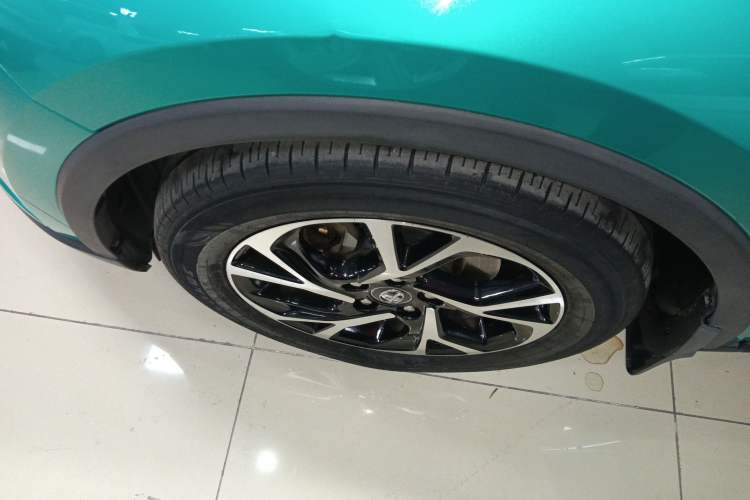 Used Toyota C-HR 2018 2.0L Luxury Sunroof Version China VI Standard Left Front Wheel Hub