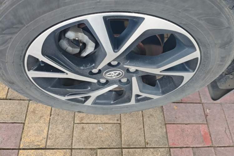 Used Toyota C-HR 2018 2.0L Luxury Sunroof Version China V Emission Standard Left Front Wheel Hub