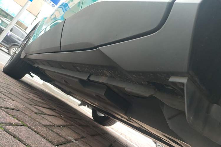 Used Toyota C-HR 2018 2.0L Leading Edition China VI Left Side Sill
