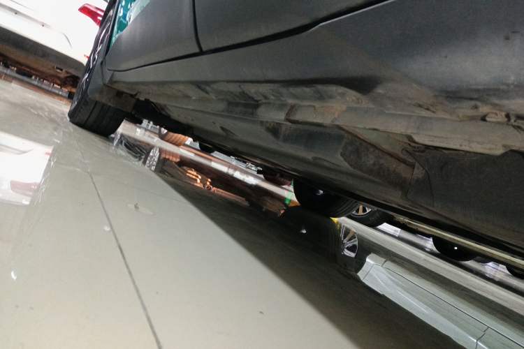 Used Toyota C-HR 2018 2.0L Luxury Sunroof Version China VI Standard Left Side Sill