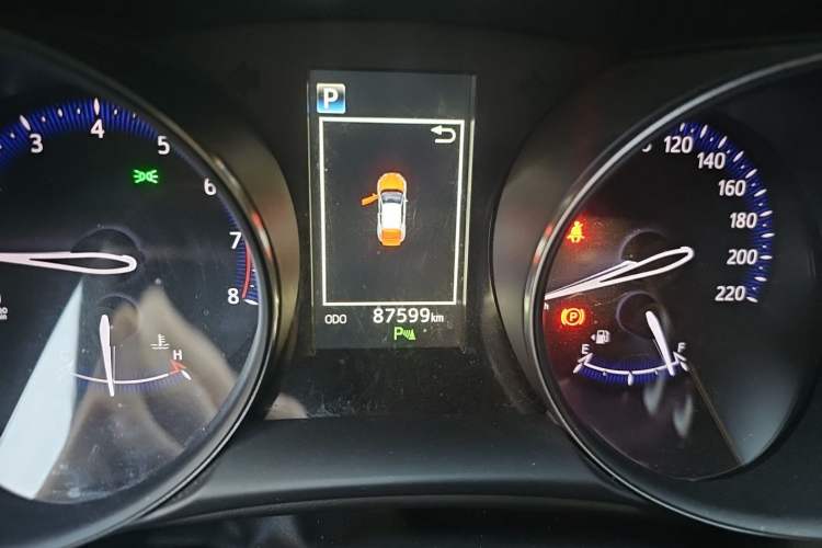 Used Toyota C-HR 2018 2.0L Luxury Edition China V Standard Odometer Close Up