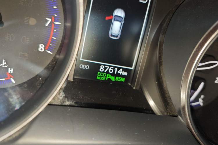 Used Toyota C-HR 2018 2.0L Flagship Version China V Standard Odometer Close Up