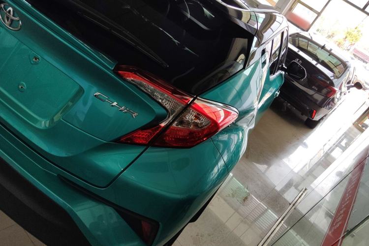 Used Toyota C-HR 2018 2.0L Leading Edition China V-standard Rear Right 45 Deg