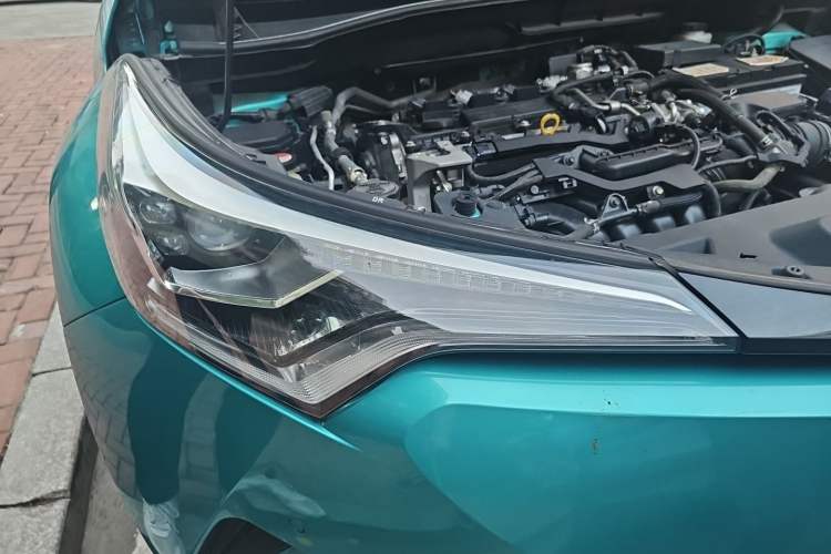 Used Toyota C-HR 2018 2.0L Luxury Edition China V Standard Right Front Headlight