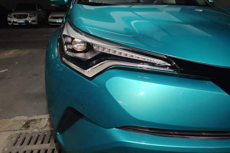 Used Toyota C-HR 2018 2.0L Flagship Version China V Standard Right Front Headlight