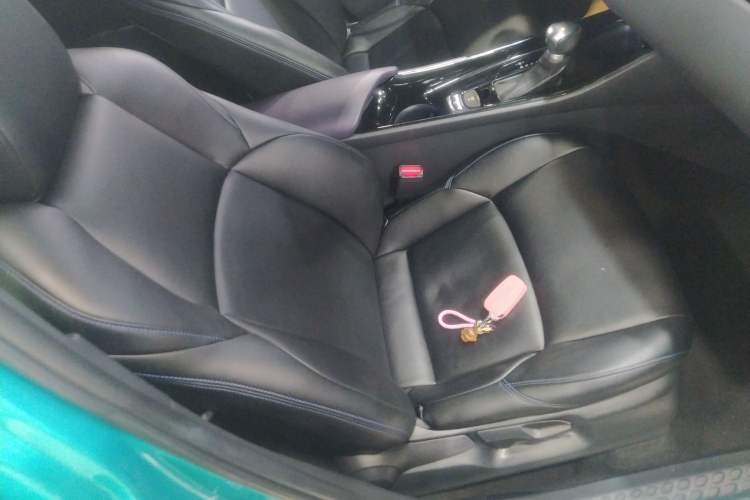 Used Toyota C-HR 2018 2.0L Leading Edition China VI Right Front Seat
