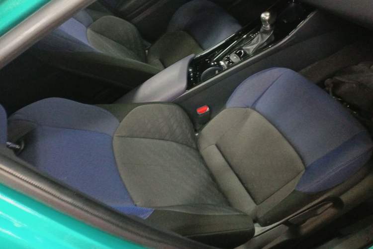 Used Toyota C-HR 2018 2.0L Luxury Sunroof Version China VI Standard Right Front Seat