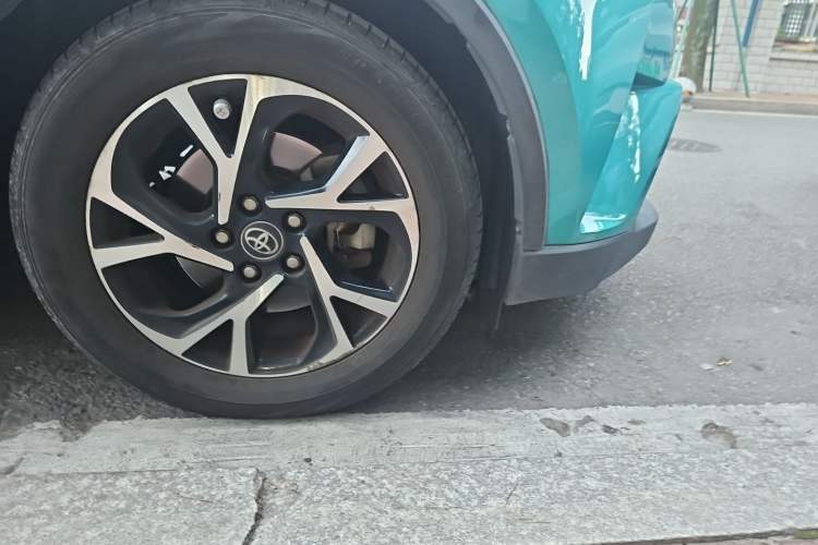 Used Toyota C-HR 2018 2.0L Luxury Edition China V Standard Right Front Wheel Hub