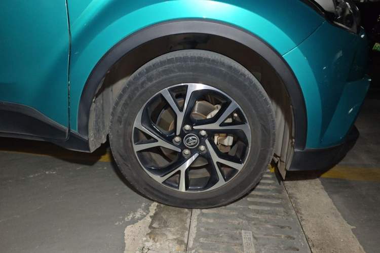 Used Toyota C-HR 2018 2.0L Flagship Version China V Standard Right Front Wheel Hub