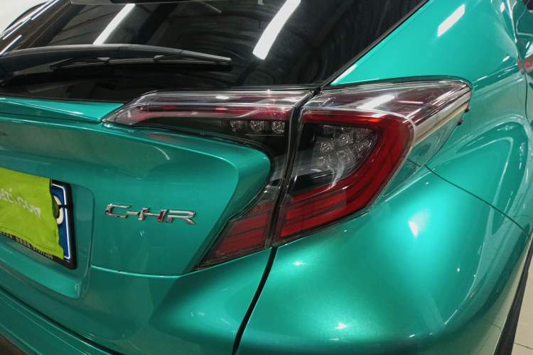 Used Toyota C-HR 2018 2.0L Luxury Sunroof Version China VI Standard Right Rear Taillight