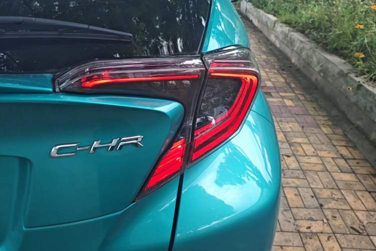 Used Toyota C-HR 2018 2.0L Luxury Sunroof Version China V Emission Standard Right Rear Taillight