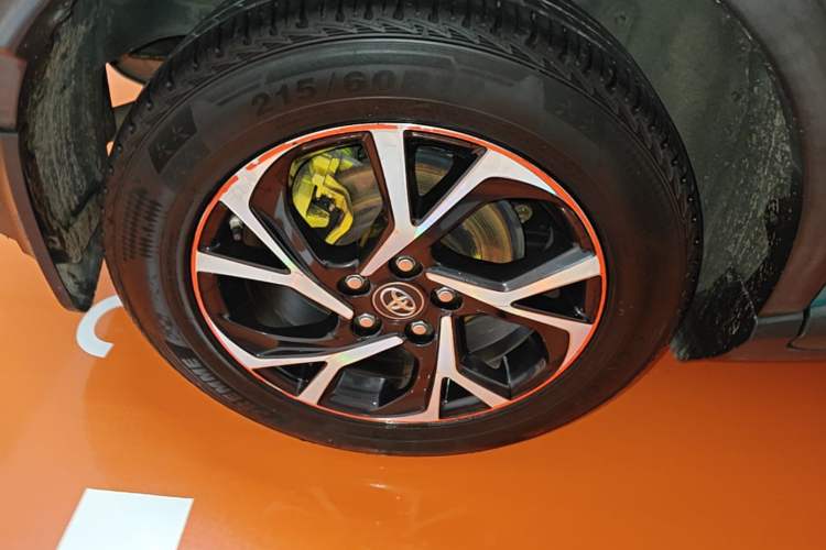 Used Toyota C-HR 2018 2.0L Leading Edition China V-standard Right Rear Wheel Hub