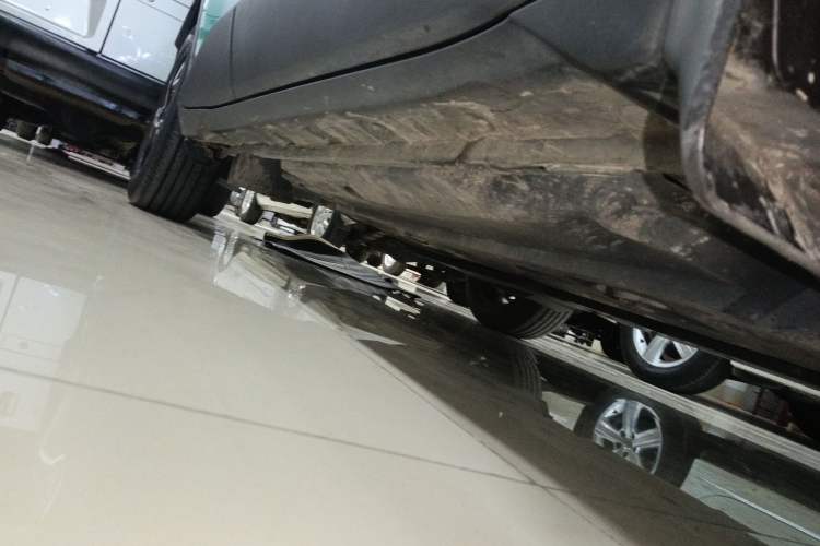 Used Toyota C-HR 2018 2.0L Luxury Sunroof Version China VI Standard Right Side Sill