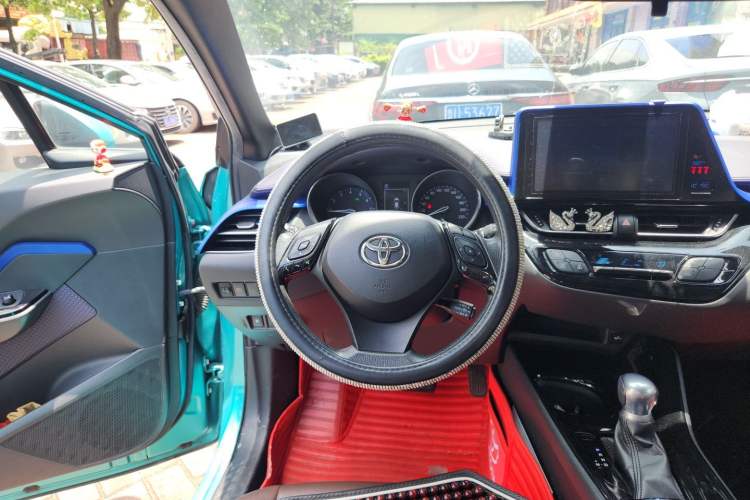 Used Toyota C-HR 2018 2.0L Leading with Sunroof China V Standard Steering Wheel