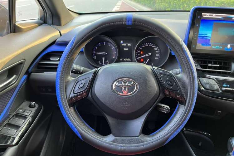 Used Toyota C-HR 2018 2.0L Leading with Sunroof China VI Standard Steering Wheel